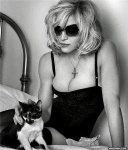 madonna-et-son-chat