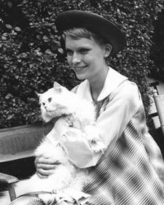 mia-farrow-et-son-chat